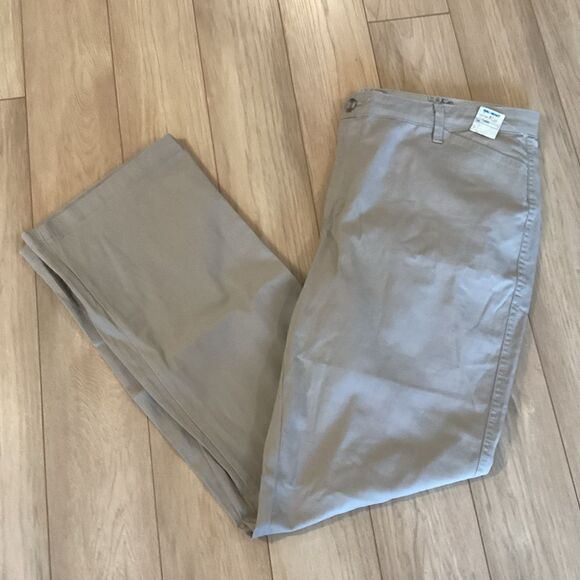 NWT. Riders by Lee  Straight Leg Women’s Kaki Slacks Size 18M - Picture 1 of 9